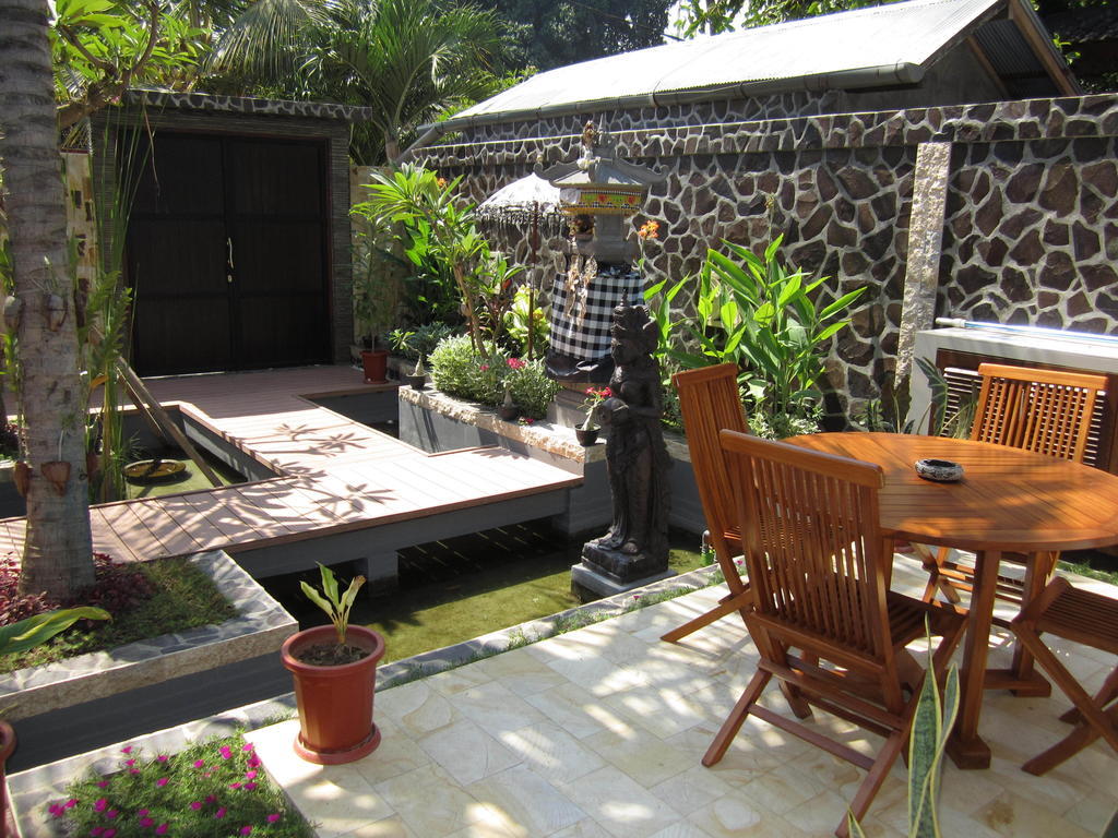Lovina Oasis Hotel Exterior photo