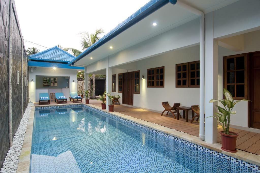 Lovina Oasis Hotel Exterior photo