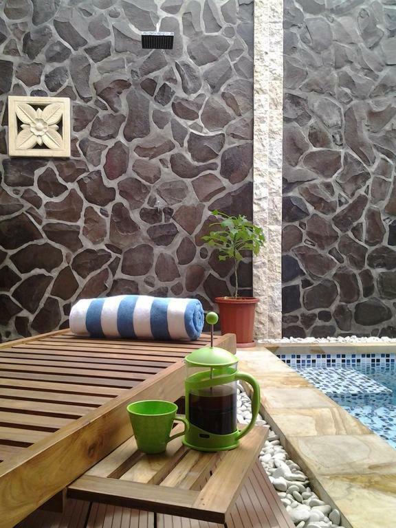 Lovina Oasis Hotel Exterior photo